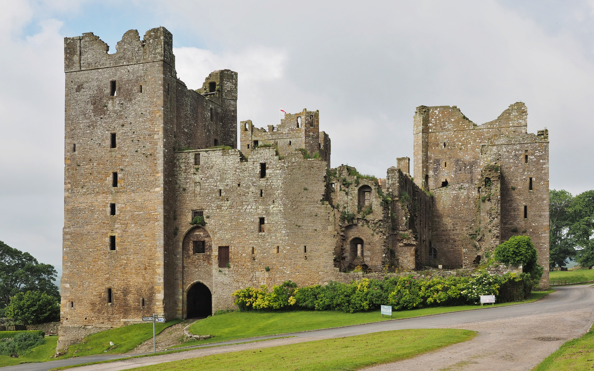 Visit | Bolton Castle: A Family Home Built Within the Walls of a Fortress |  Historic Houses