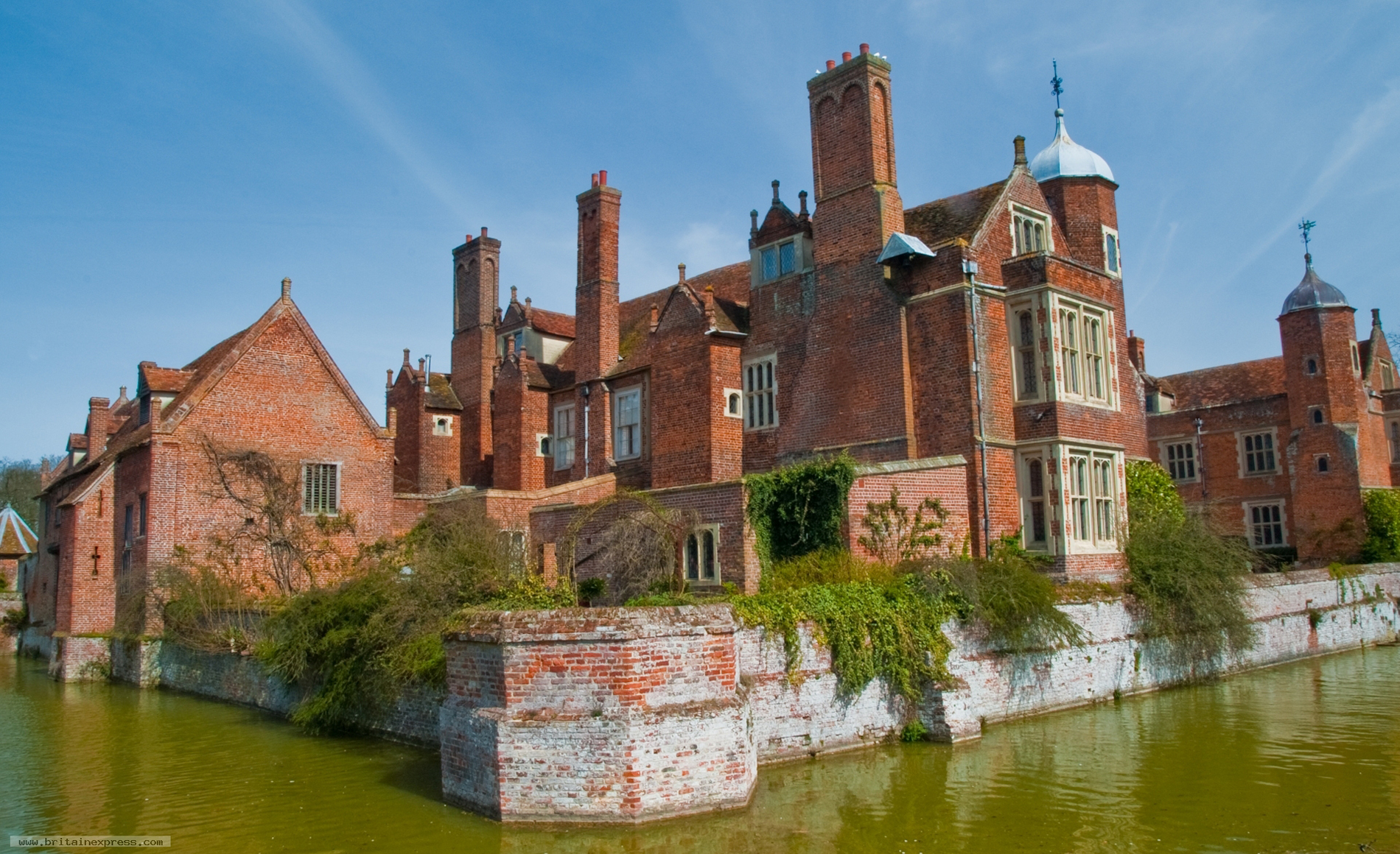 Visit | Kentwell Hall: A Moated Tudor Country House and Rare Breeds ...