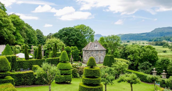 Plas Brondanw incredible topiary garden